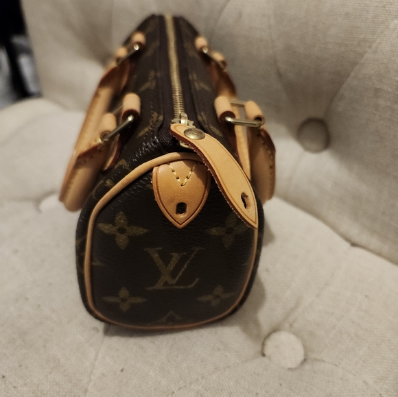 Louis Vuitton speedy nano with bag tag - Picture 15 of 15